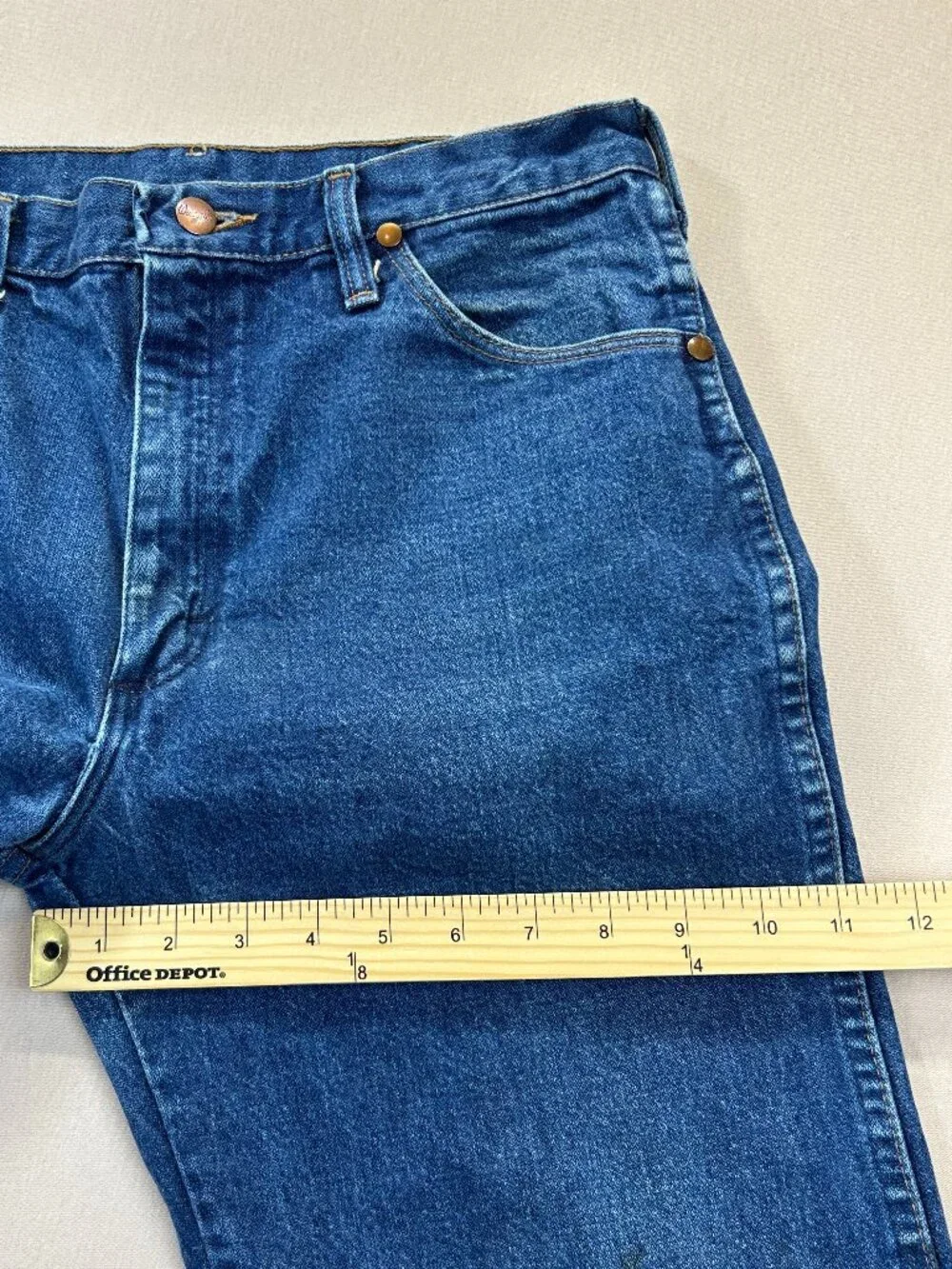 Wrangler Straight Jeans Mens Size 32x33 Blue Denim Vintage 13MWZ Made in USA